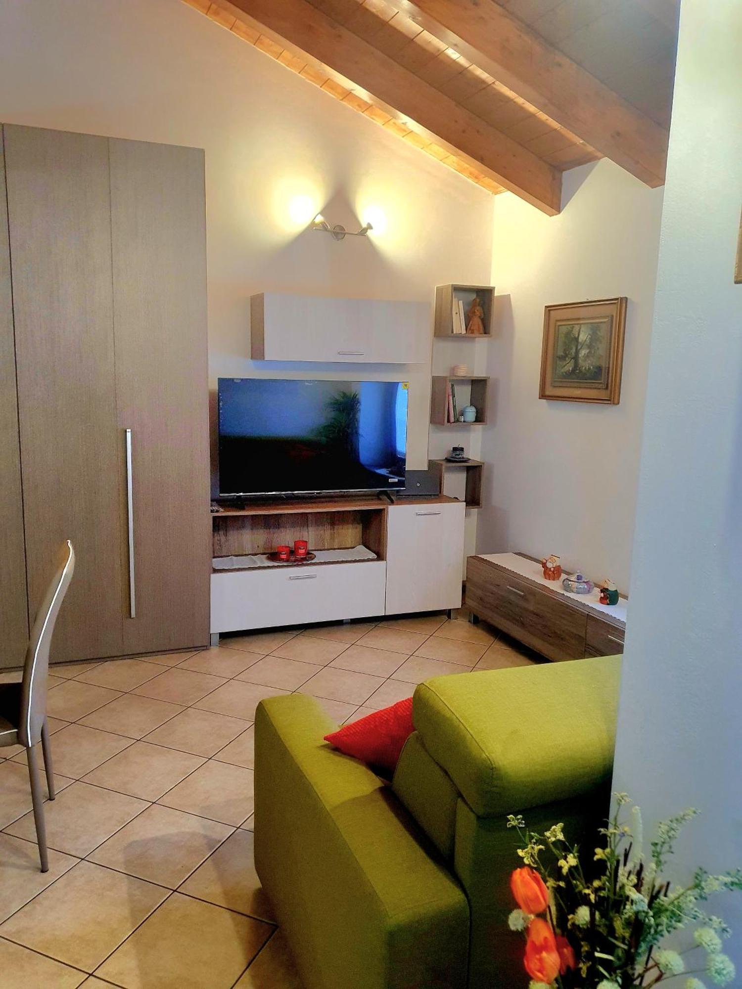 Dimora Chiaretta Apartment Caronno Pertusella Bagian luar foto